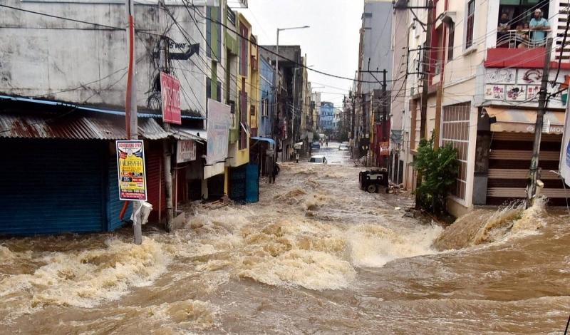 ஆந்திராவில் வரலாறு காணாத வெள்ளம்.. ! வெளுத்து வாங்கும் மழை !