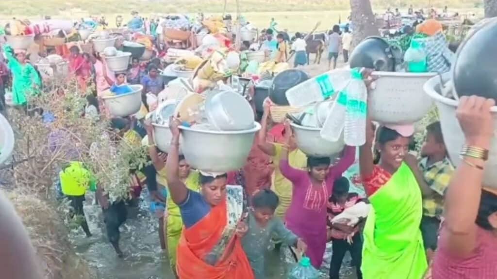 அடுத்தடுத்து மரணம்..!! தீய சக்தியால் ஊரையே காலி செய்த கிராமம்..!! கிருஷ்ணகிரியில் விநோத வழிபாடு..!!