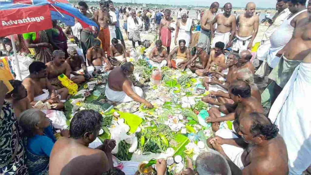 மற்ற அமாவாசையை விட ஆடி அமாவாசை ஏன் சிறந்தது தெரியுமா..? வீட்டில் மறக்காம இதை பண்ணுங்க..!!