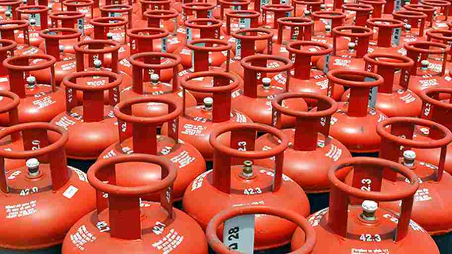 Gas Cylinder | இனி வெறும் ரூ.700-க்கு கேஸ் சிலிண்டர் வாங்கலாம்..!! இல்லத்தரசிகள் மகிழ்சி..!!