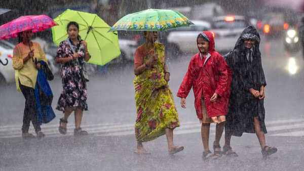 #Rain: மொத்தம் 12 மாவட்டம்… அடுத்த 3 மணி நேரத்தில்.. எல்லாம் உஷாராக இருங்க…!