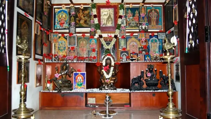 Vastu Tips: மறந்தும் இந்த கடவுளின் புகைப்படங்களை வீட்டில் வைக்க கூடாது..!! ஏன் தெரியுமா..?
