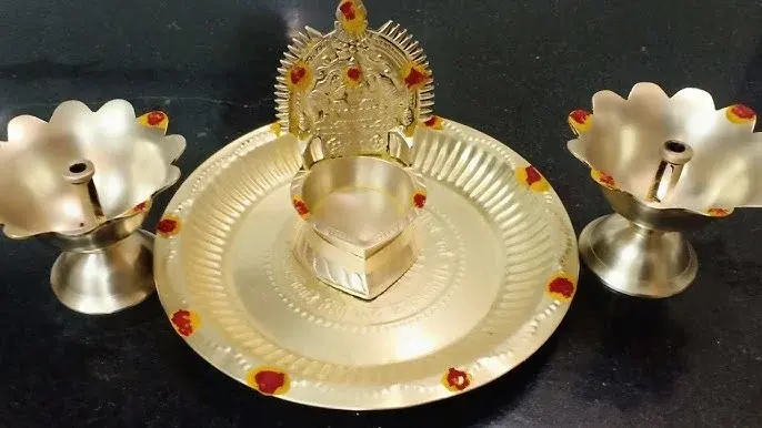 மறந்து கூட விளக்கை இந்த நாட்களில் சுத்தம் செய்யாதீங்க!. ஏன்?. எப்போது செய்ய வேண்டும் தெரியுமா?.