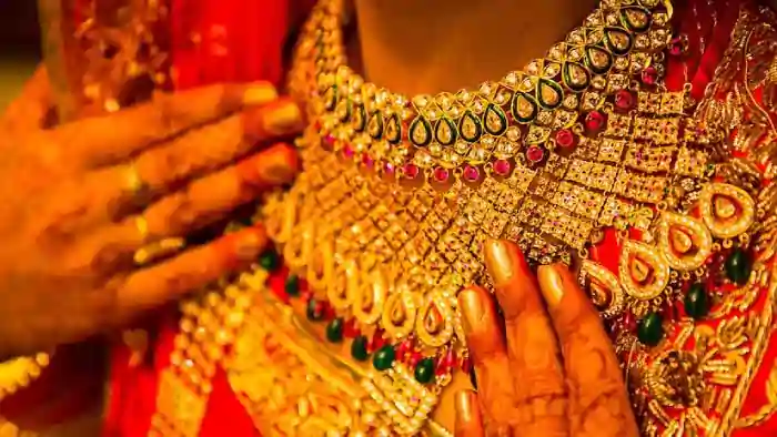 இப்படியே போனா எப்படி? இன்றும் உயர்ந்த தங்கம் விலை.. எவ்வளவு தெரியுமா?