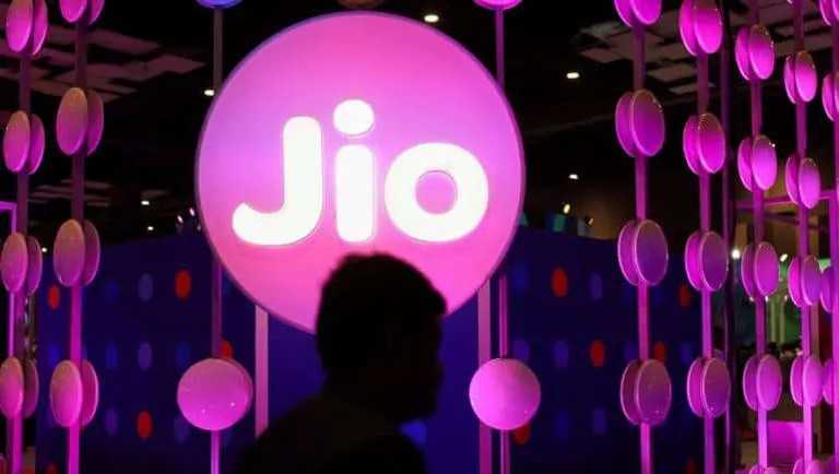 90 நாட்கள் இலவச JioHotstar, வரம்பற்ற 5G டேட்டா.. வாய்ஸ் கால்.. ஜியோவின் அசத்தல் திட்டம் பற்றி தெரியுமா?