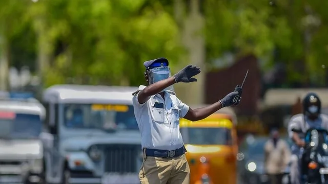பள்ளி நேரங்களில் கனரக வாகனங்கள் செல்ல அனுமதி வழங்கக் கூடாது.. சென்னை காவல்துறை அதிரடி உத்தரவு..