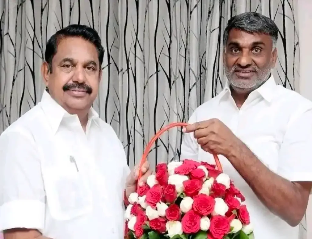 முன்னாள் அமைச்சர் முன்னிலையில் திமுக உள்ளிட்ட  கட்சிகயை சேர்ந்த 500 பேர் அதிமுகவில் இணைந்தனர்…!