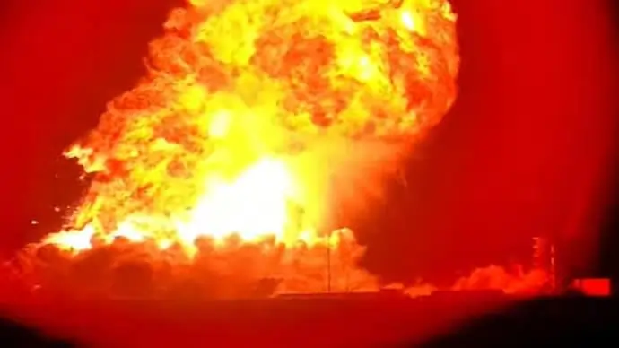 BREAKING| எலான் மஸ்கின் SpaceX நிறுவன ராக்கெட் வெடித்து சிதறியது.. பெரும் தீப்பிளம்பு ஏற்பட்டதால் பரபரப்பு..!!