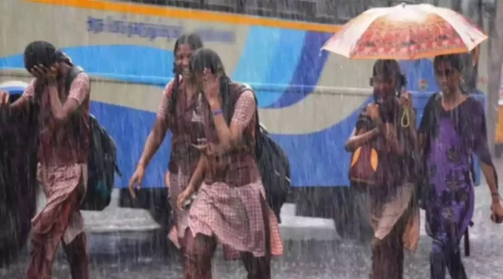ஆரஞ்சு அலர்ட் எதிரொலி: பள்ளிகளுக்கு விடுமுறை அறிவித்த மாவட்ட ஆட்சியர்..!!