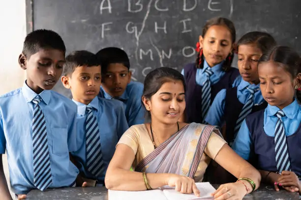 அரசு பள்ளி மாணவர்கள் இனி ஆங்கிலத்தில் சுலபமா பேசி அசத்தலாம்.. புதிய திட்டம் அமல்..!!