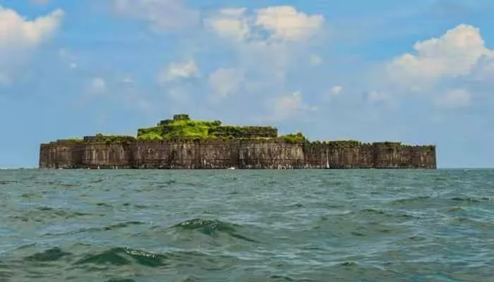 1430801 murud janjira fort freshwater well in the indian fort which is located in the ocean