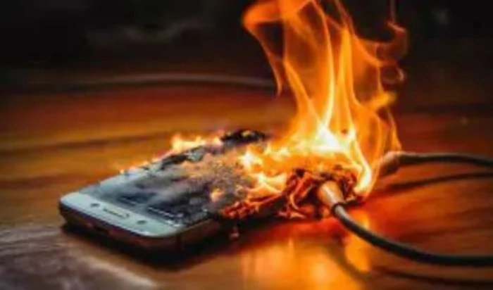 MOB blast V jpg 442x260 4g 1 கவனம்.. சார்ஜ் போட்ட போது வெடிகுண்டு போல் வெடித்த செல்போன்.. இந்த 5 தவறுகளை மட்டும் செய்யாதீங்க..