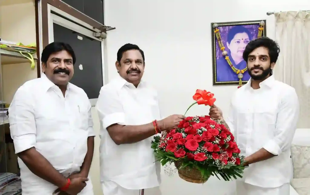 admk eps 2025 அதிமுகவில் இணைந்த ராமநாதபுரம் சமஸ்தான இளைய மன்னர்…!
