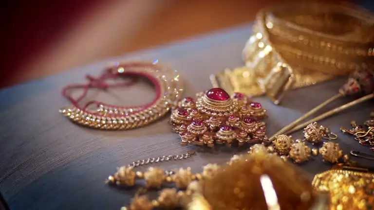 gettyimages 1157433618 640x640 1 #Flash : ஜெட் வேகத்தில் உயர்ந்த தங்கம் விலை.. ஒரே நாளில் இவ்வளவா? நகைப்பிரியர்கள் ஷாக்..
