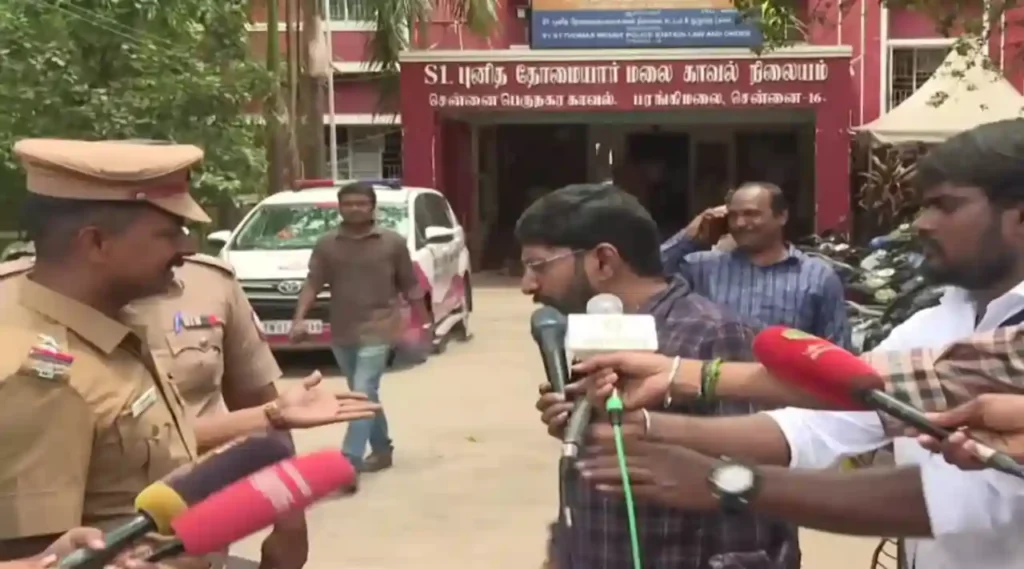 “முதல்வரை காவல்துறையினர் மதிக்கவில்லை.. அஜித் மாதிரி என்னையும்..?” – போலீசார் உடன் சவுக்கு சங்கர் வாக்குவாதம்..!