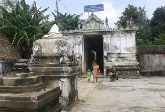 temple 2 வறுமையை நீக்கும் செம்பொன் செய் பெருமாள் கோவில்.. எங்க இருக்கு தெரியுமா..?