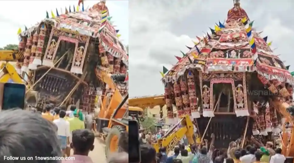 ther thiruvizha பரபரப்பு..! திருவிழாவின் போது சாய்ந்து விழுந்த பிரமாண்ட தேர்…! பக்தர்கள் அதிர்ச்சி…!