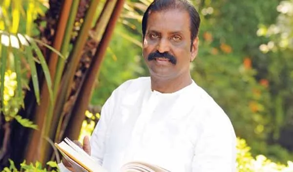 vairamuthu345 1598855088 “நல்ல தமிழ் அறியாவிடில் கேட்டுக் கற்றுத் தெரிந்து தெளியுங்கள்.. தப்புக்குத் தங்க முலாம் பூசாதீர்கள்..” வைரமுத்து ஆதங்கம்..