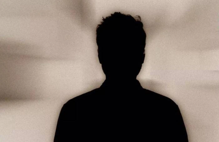 AA1B0qja 1 1960-ல் சினிமாவில் அறிமுகம்; 200+ படங்கள், 70 வயதில் பிளாக்பஸ்டர் ஹிட்! 2 முறை திருமணம் செய்தும் சிங்கிள்.. பான் இந்தியா ஐகானாக வலம் வரும் தமிழ் நடிகர் யார்?