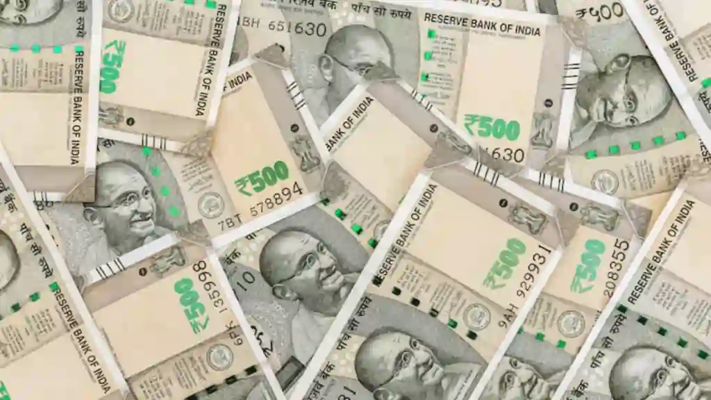 Money Rupees அரசு ஊழியர்களுக்கு ஜாக்பாட்! சம்பள உயர்வு குறித்து அரசு சொல்லப்போகும் மிகப்பெரிய நற்செய்தி..