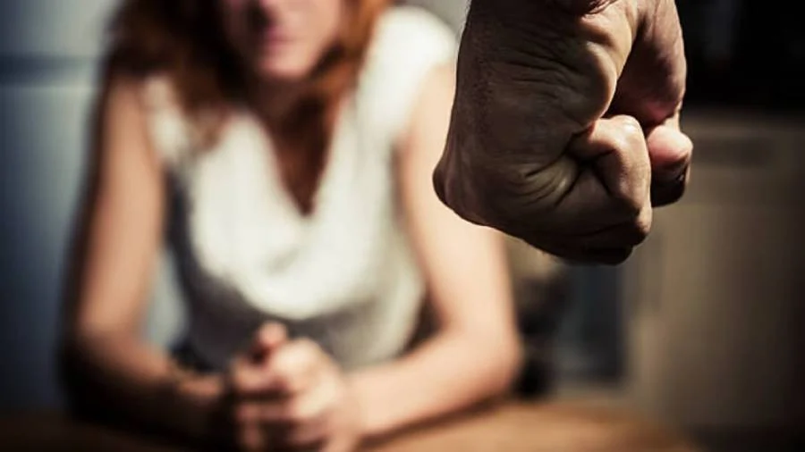 Rape marital Rape டிரஸை முழுசா கழட்டு..!! சிகிச்சைக்கு சென்ற இளம்பெண்ணிடம் அத்துமீறிய மருத்துவர்..!! 30 நிமிடங்கள் கட்டிப்பிடித்து..!! கொடூர சம்பவம்