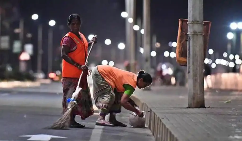 Sanitation workers tn Flash: தூய்மை பணியாளர்களுக்கு மூன்று வேளை இலவச உணவு.. அரசாணை வெளியிட்டது தமிழக அரசு..!