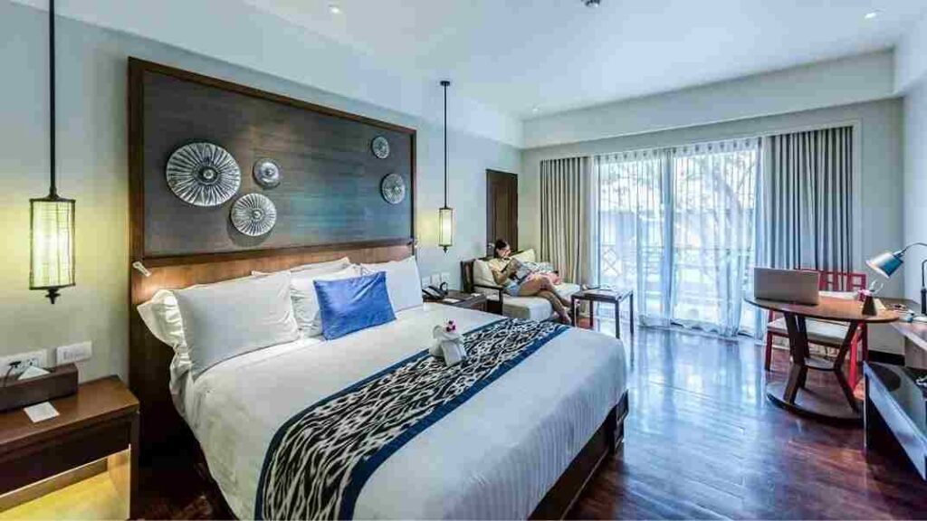 bedroom 11zon உங்கள் படுக்கையறையில் மறந்துகூட இந்த 3 பொருட்களை வைக்காதீர்கள்!. ஏன் தெரியுமா?. எச்சரிக்கும் மருத்துவர்!