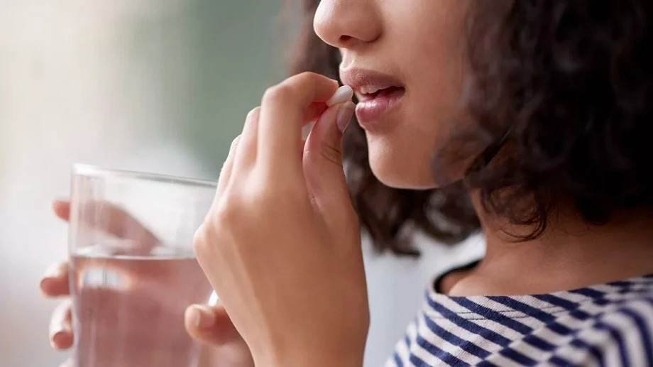 medicine to stop period died 11zon ஷாக்!. மாதவிடாய் தள்ளிப்போகும் மாத்திரை உட்கொண்ட 18 வயது சிறுமி பலி!. மருத்துவர் சொன்ன பகீர் காரணம்!