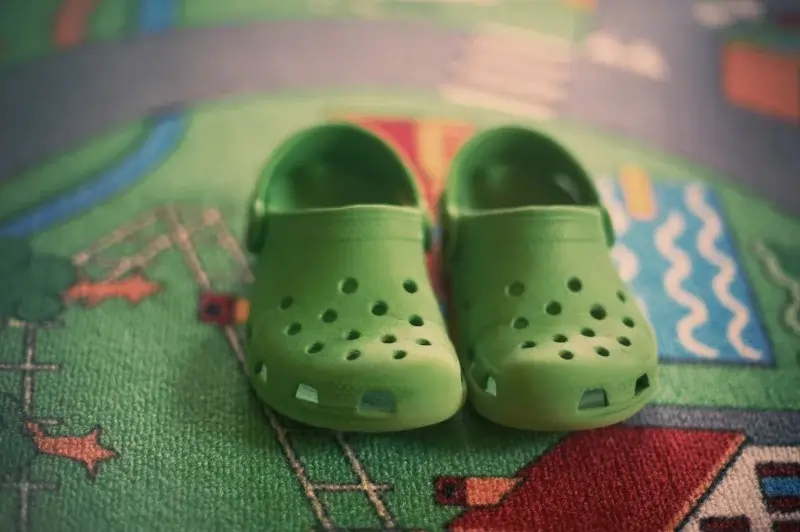 Crocs slipper உஷார்!. குழந்தைகளுக்கு தீங்கு விளைவிக்கும் Crocs காலணிகள்!. மருத்துவர்கள் எச்சரிக்கை!.