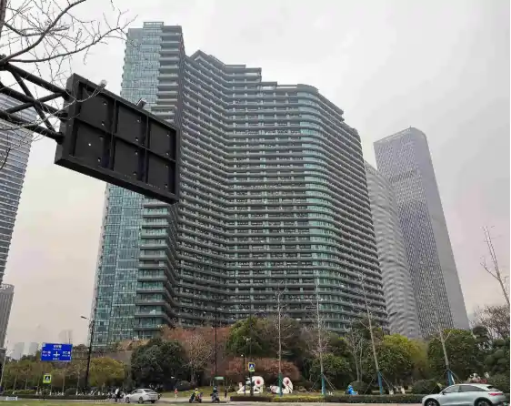 30 ஆயிரம் குடும்பங்கள் வசிக்கும் உலகின் மிகப்பெரிய கட்டிடம்.. ஜிம் முதல் ஸ்கூல் வரை எல்லாமே இருக்கு..!! எங்க இருக்கு தெரியுமா..?