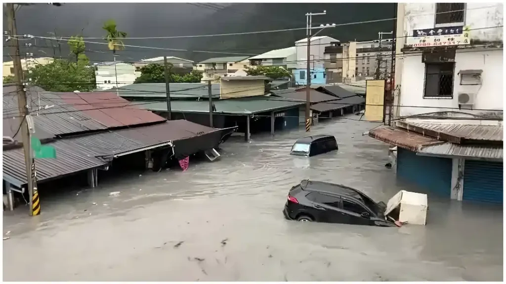 Taiwan 2025 தீவு போல் மாறிய நகரங்கள்..!! 18 பேரை காவு வாங்கிய அதிபயங்கர புயல்..!! தைவான், பிலிப்பைன்ஸில் லட்சக்கணக்கான மக்கள் பாதிப்பு..!!