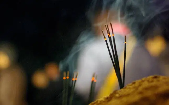 incense story 647 082815023039 அகர்பத்தியிலிருந்து வரும் புகை சிகரெட்டை விட மோசம்.. நுரையீரல் நிபுணர் எச்சரிக்கை..!!