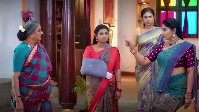 karthigai deepam2 அடேங்கப்பா.. கார்த்திகை தீபம் சீரியல் நட்சத்திரங்களின் ஒரு நாள் சம்பளம் மட்டும் இவ்வளவா..?