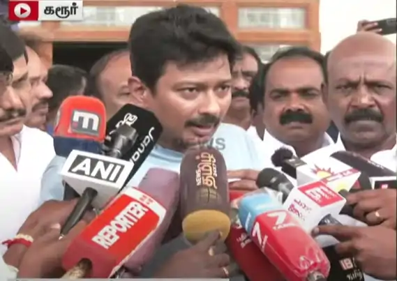 karur udhay “தவெக தலைவர் இதை செய்திருந்தால் அசம்பாவிதம் நடந்திருக்காது..” விஜய் மீது உதயநிதி குற்றசாட்டு..!!