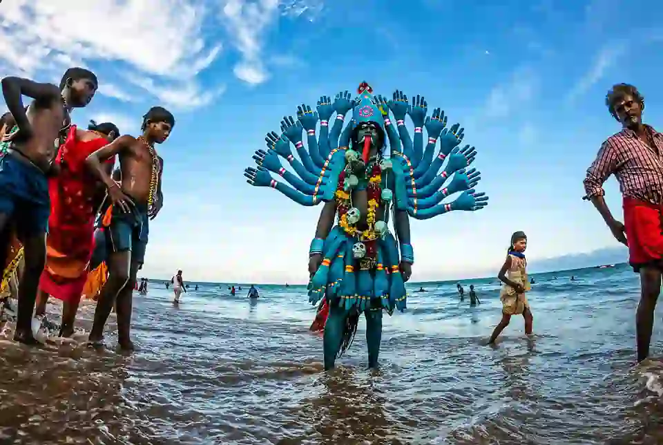 kulasai குலசை தசரா விழாவில் சாதிய அடையாளங்களுக்கு தடை.. கட்டுப்பாடுகளை அறிவித்தது மாவட்ட நிர்வாகம்..!!