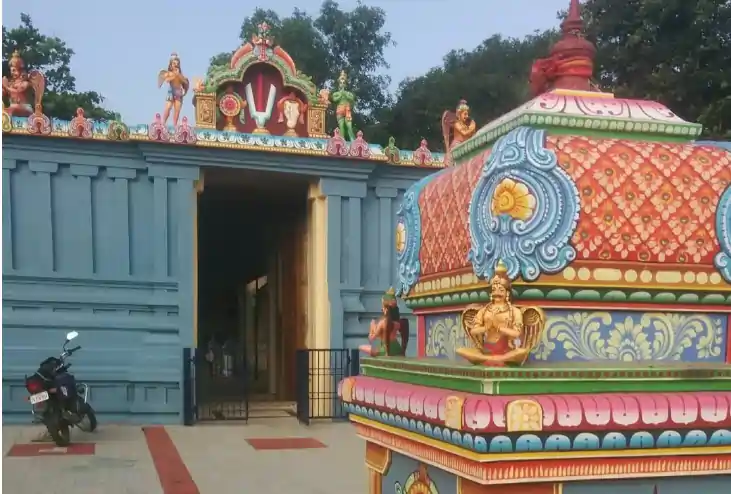 perumal temple 1 வறுமை நீங்கி செல்வ செழிப்பை தரும் திருசெம்பொன் செய் பெருமாள் கோவில்.. எங்க இருக்கு தெரியுமா..?