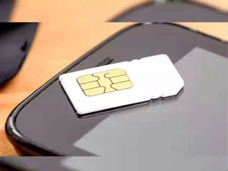 sim card சிம் கார்டின் மூலை ஏன் வெட்டப்படுகிறது? இதக்கு பின்னால் ஒரு பெரிய லாஜிக் இருக்கு! 99% பேருக்கு தெரியாது!