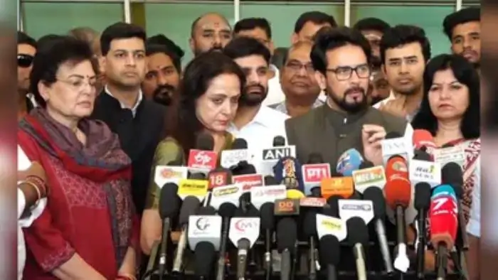 the eight member nda delegation led by bjp mp hema malini and comprising anurag thakur and others address the media in karur on tuesday 1759208877770 16 9 1 the eight member nda delegation led by bjp mp hema malini and comprising anurag thakur and others address the media in karur on tuesday 1759208877770 16 9 1