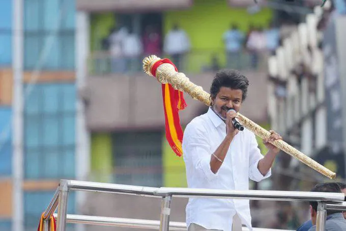 tvk vijay namakkal மூச்சுக்கு 300 தடவை அம்மா அம்மா என்று சொல்லிவிட்டு.. பாஜக உடன் எதற்கு சந்தர்ப்பவாத கூட்டணி..? விஜய் கேள்வி..