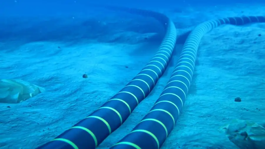 undersea cable 1 உலகம் முழுவதும் கடலுக்கடியில் பதிக்கப்பட்ட இண்டர்நெட் கேபிள்கள் யாருடையது? வியக்க வைக்கும் தகவல்!