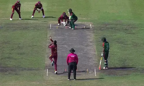 Cricket 2025 இதுவே முதல்முறை..!! 5 சுழற்பந்து வீச்சாளர்களை வைத்து 50 ஓவர்களையும் முடித்த வெஸ்ட் இண்டீஸ்..!!
