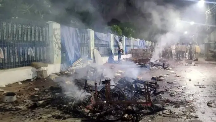 Cuttack violence 1759722233774 1759722233952 இணையம், சமூக ஊடகங்கள் முடக்கம்; ஊரடங்கு அமல்.. கட்டாக் நகரில் உச்சக்கட்ட எச்சரிக்கை.. என்ன நடந்தது?