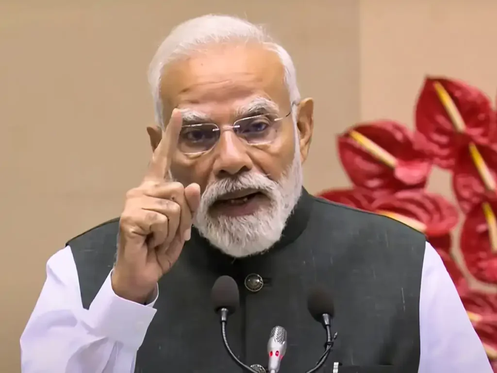 Prime Minister Narendra Modi 1 பயங்கரவாதத்திற்கு ஆபரேஷன் சிந்தூர், சர்ஜிக்கல் மூலம் பதிலடி; இந்தியாவை தடுக்க முடியாது!. பிரதமர் மோடி பேச்சு!