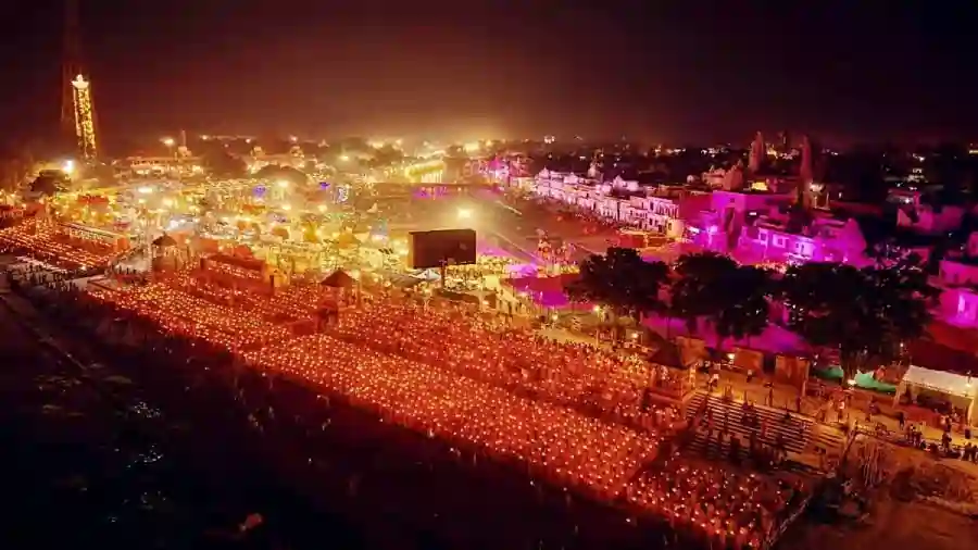 ayodhya diwali 1761038672441 1 26 லட்சம் விளக்குகள்.. கின்னஸ் உலக சாதனை படைத்த அயோத்தி! உலகளவில் டாப் 10 விளக்குக் காட்சிகள் இதோ..