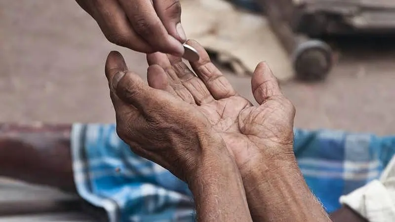 beggar இந்தியாவில் இந்த மாநிலத்தில் தான் அதிக எண்ணிக்கையிலான பிச்சைக்காரர்கள் உள்ளனர்; எது தெரியுமா?
