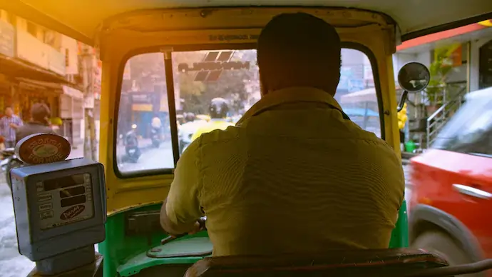 bengaluru auto driver 1 மாத வருமானம் மட்டும் ரூ.3 லட்சமாம்.. இந்த ஆட்டோ ஓட்டுநரின் சொத்து மதிப்பை கேட்டா ஷாக் ஆகிடுவீங்க..!!