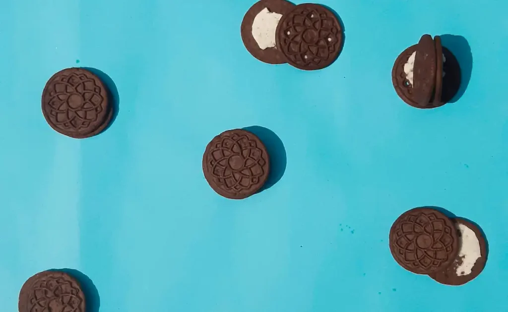 cream biscuit பிஸ்கட்டில் உள்ள ‘கிரீம்’ உண்மையில் பாலில் இருந்து தயாரிக்கப்படுகிறதா? உண்மை தெரிந்தால் ஷாக் ஆயிடுவீங்க!
