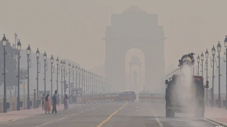 delhi air pollution 1 டெல்லியில் சுவாசிப்பது தினமும் 11.1 சிகரெட்டுகளைப் புகைப்பதற்கு சமம்!. 5 ஆண்டுகளில் இல்லாத அளவுக்கு காற்றில் நச்சுத்தன்மை!