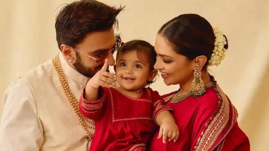 dua padukone 21063082 16x9 0 1 செம க்யூட்! முதன்முறையாக மகளின் முகத்தை ரிவீல் செய்த தீபிகா – ரன்வீர் ஜோடி!