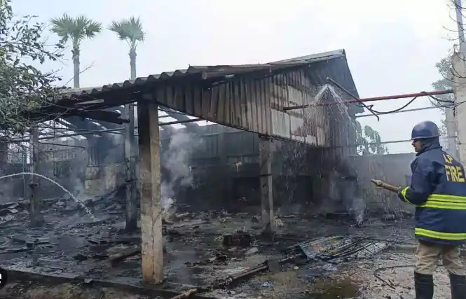 fire craker 6 பேர் உடல் சிதறி பலி.. பட்டாசு ஆலையில் பயங்கர வெடி விபத்து..! மற்றவர்களின் நிலை என்ன..?